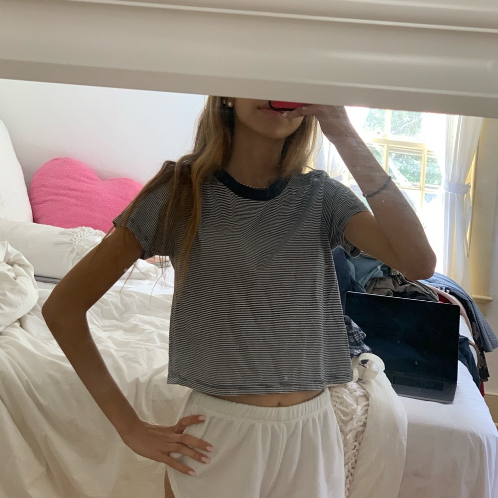 Cropped shirt super cute